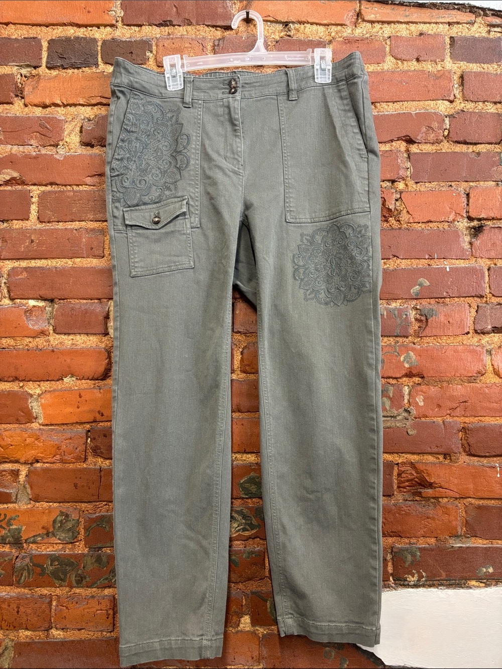 J. Jill Boho Olive Green Caraway Cargo Pants with Embroidered Patches Sz 16